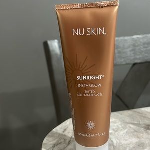 Tinted self tanning gel